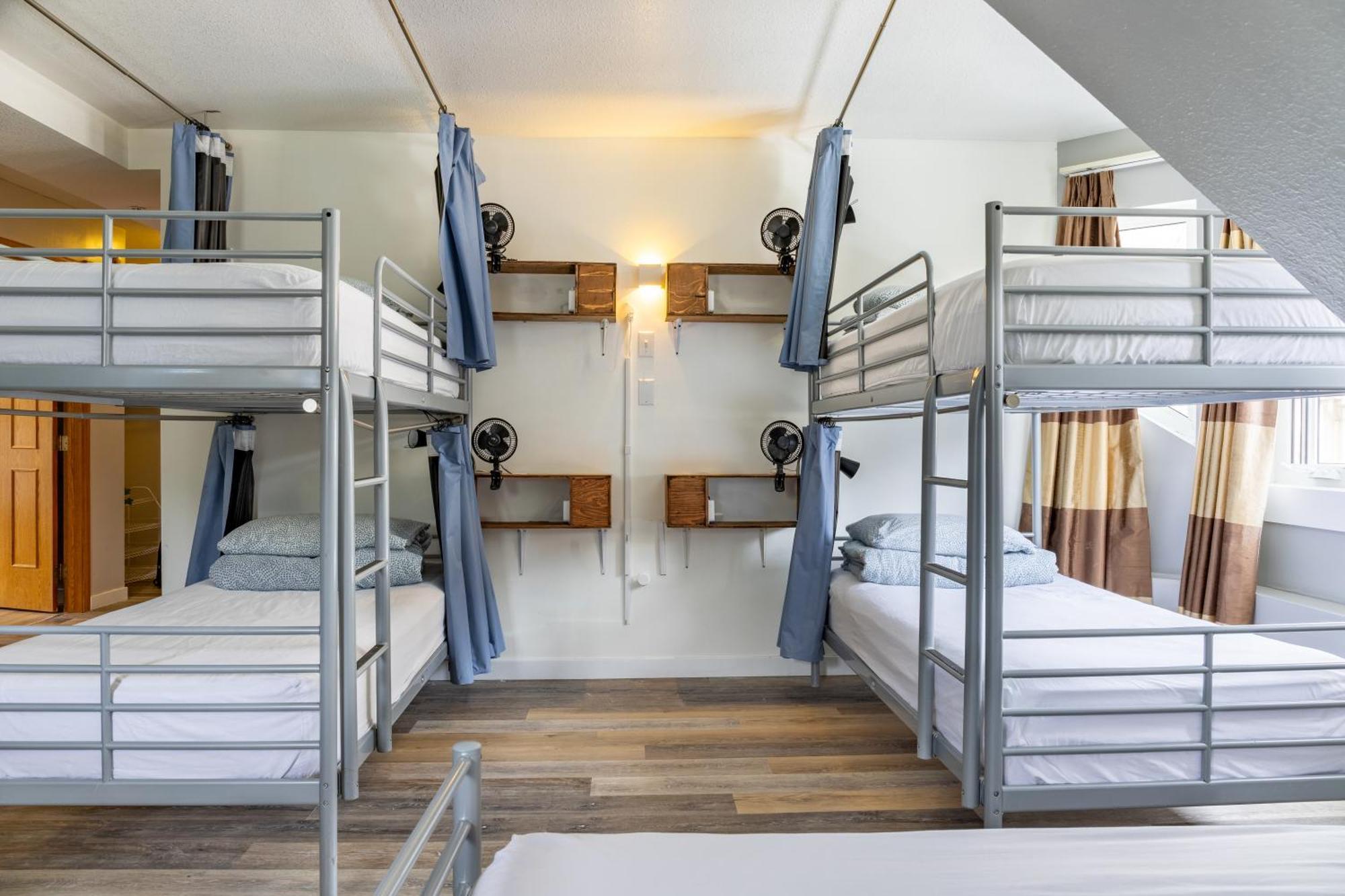 Samesun Banff Hostel Bagian luar foto