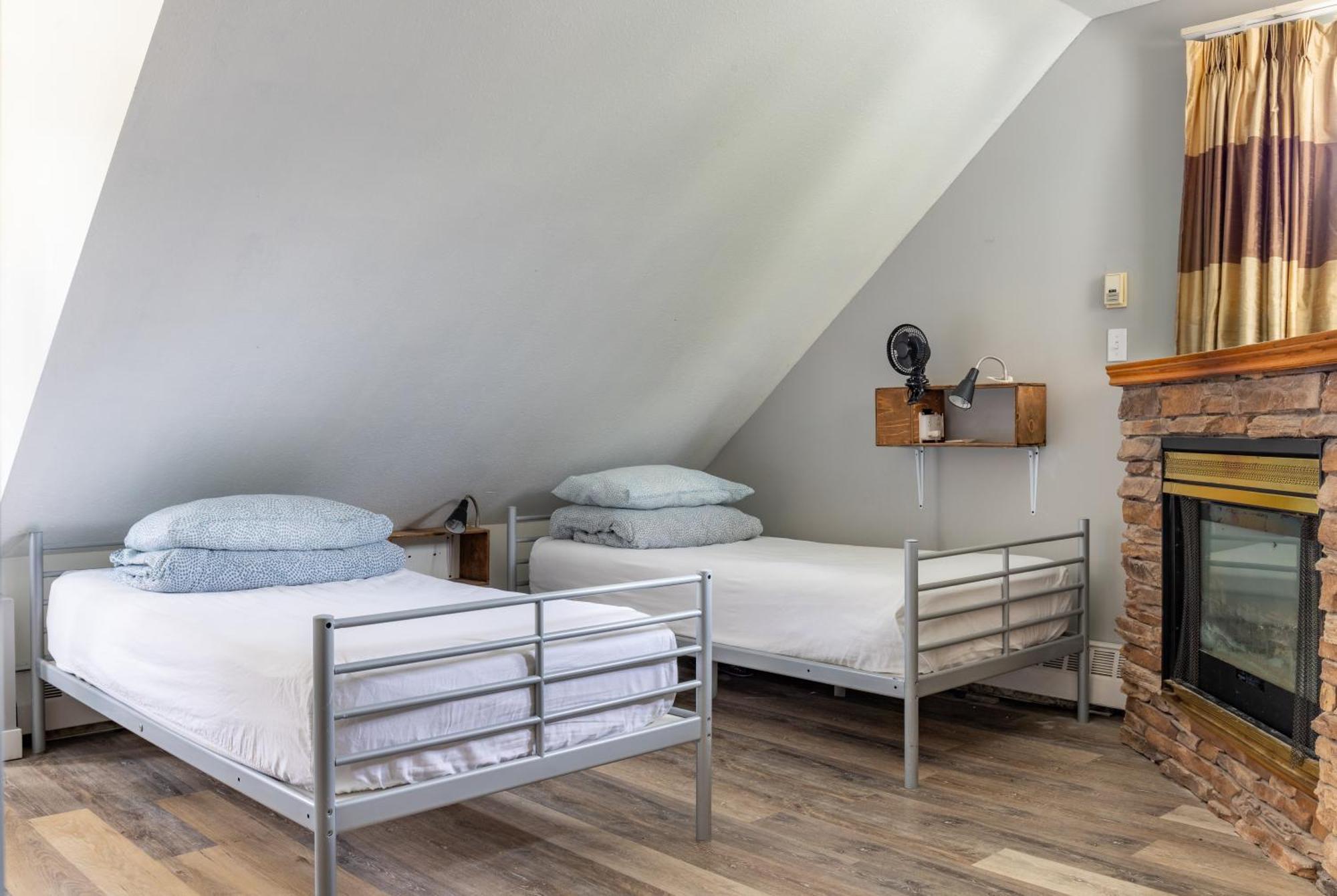 Samesun Banff Hostel Bagian luar foto