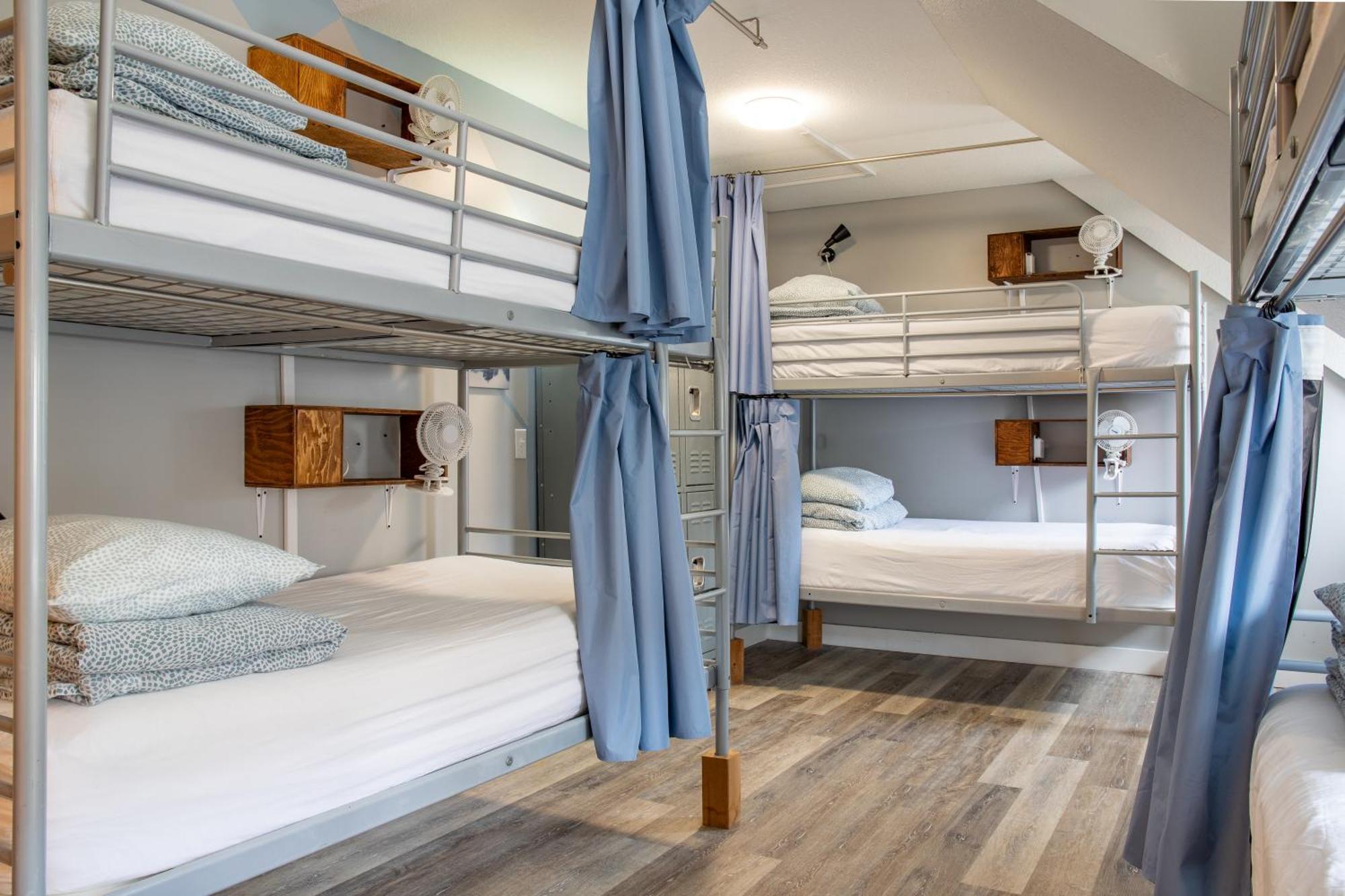 Samesun Banff Hostel Bagian luar foto