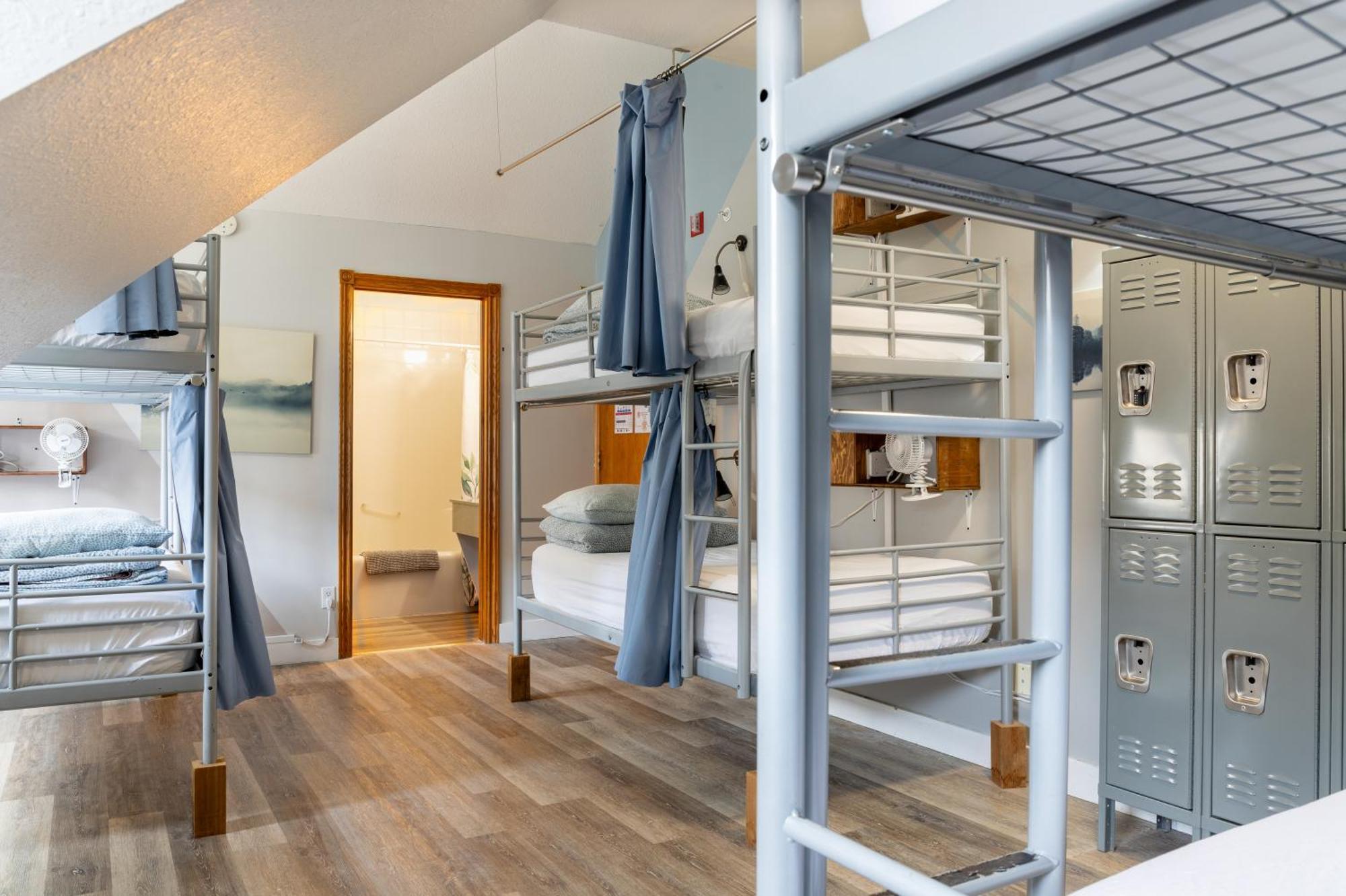 Samesun Banff Hostel Bagian luar foto