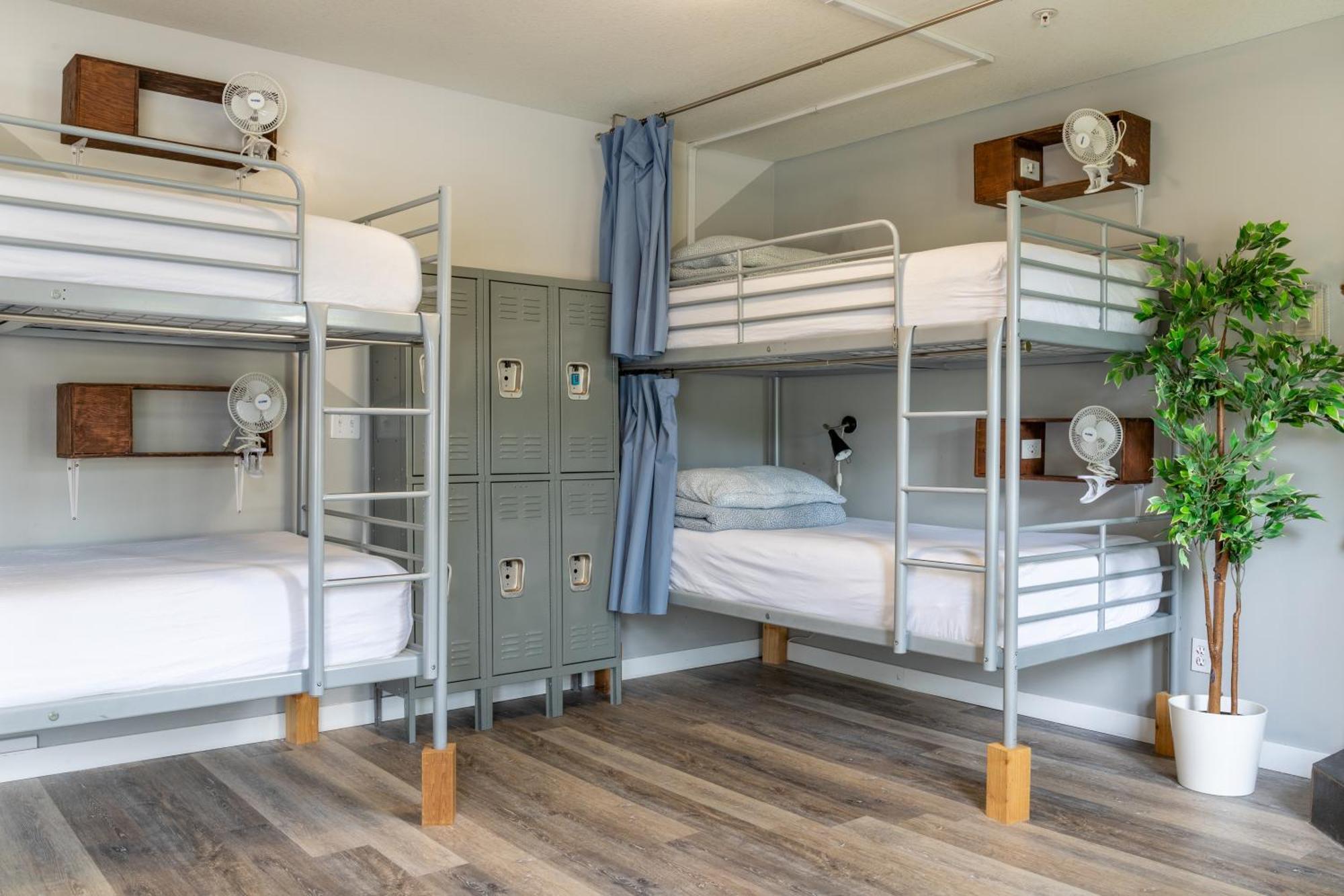 Samesun Banff Hostel Bagian luar foto