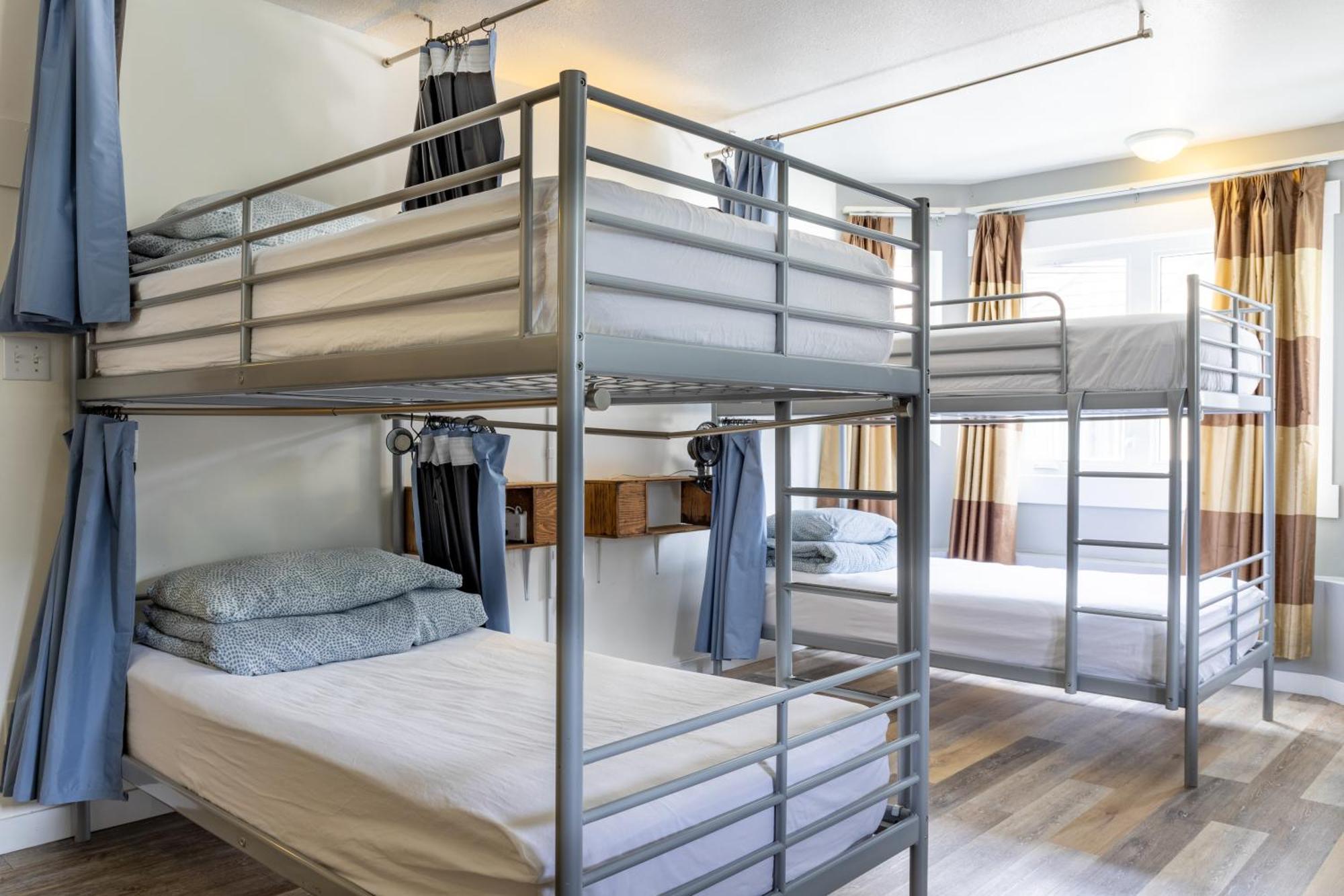 Samesun Banff Hostel Bagian luar foto
