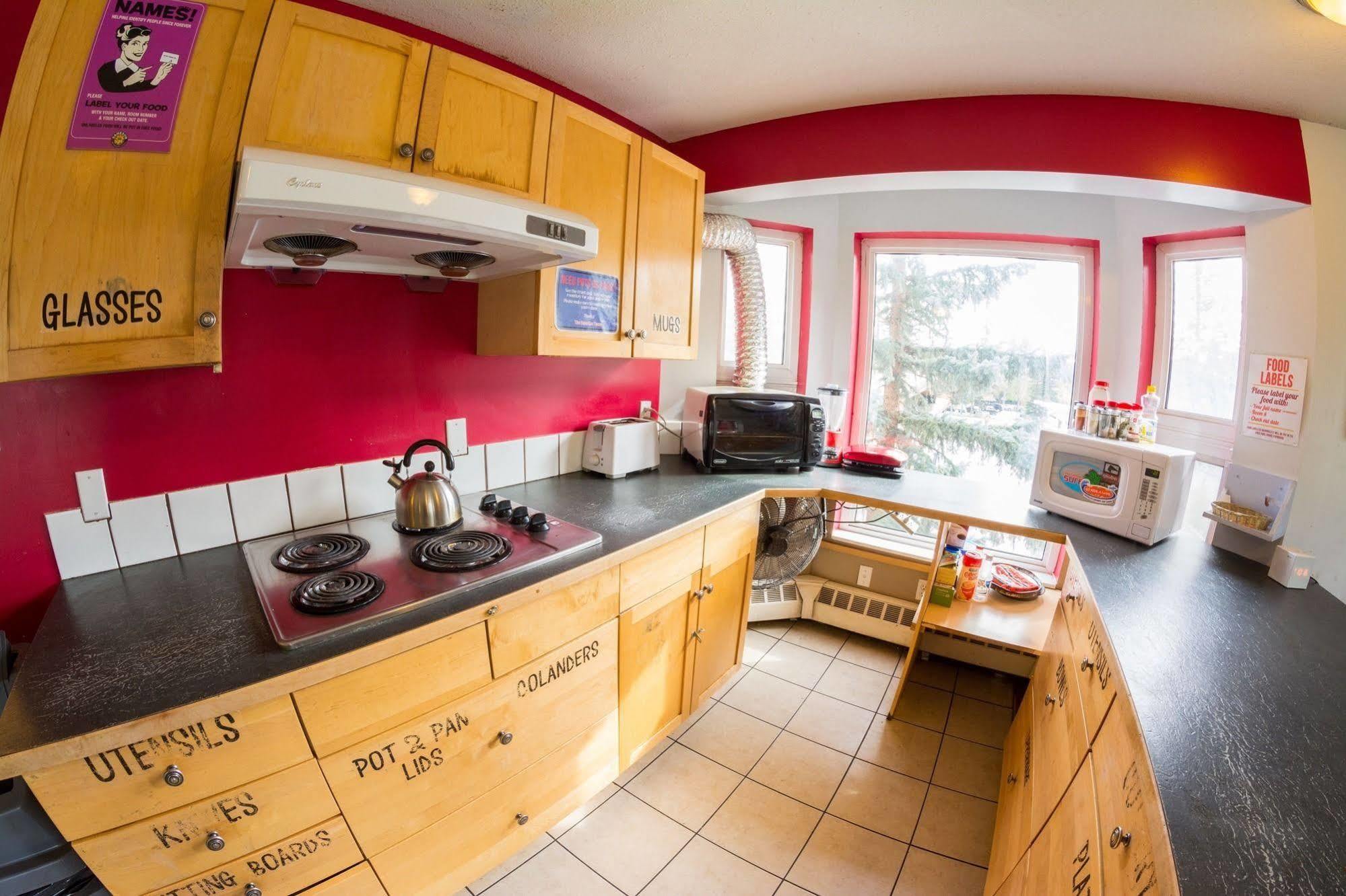 Samesun Banff Hostel Bagian luar foto